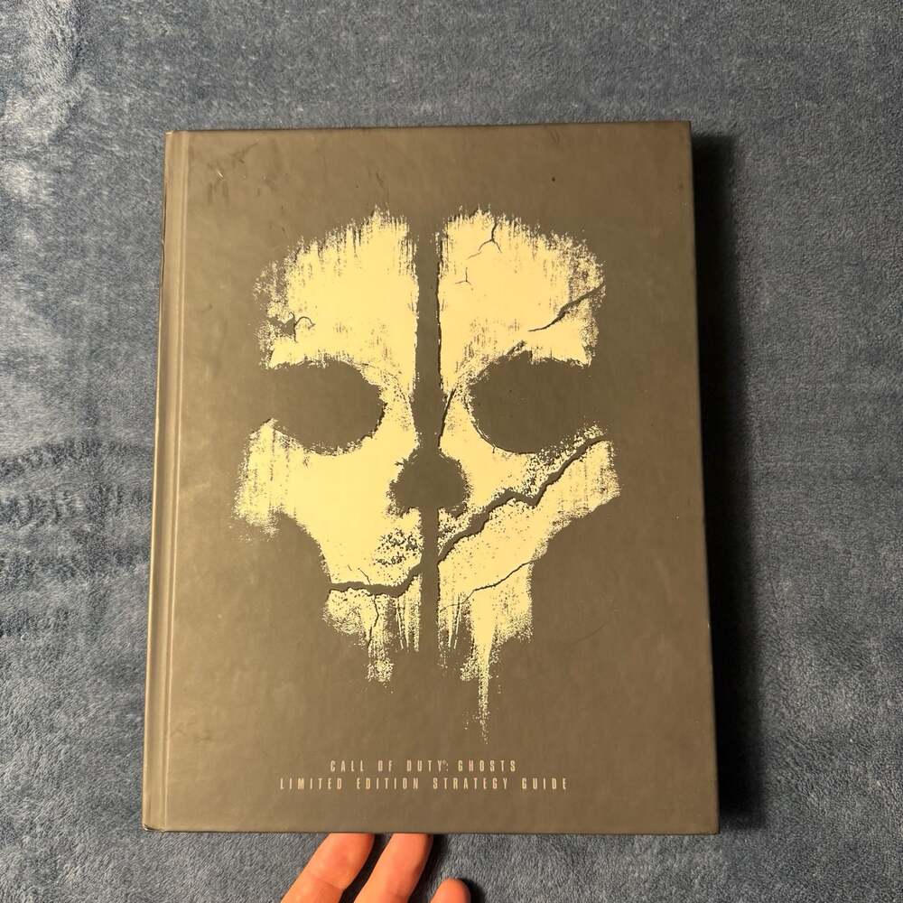 Call of Duty: Ghosts Limited Edition Hardcover Strategy GuideEmbroidered Patches